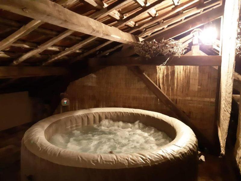 Gite, Jacuzzi & Vin Au Grenier De Madiran Dış mekan fotoğraf